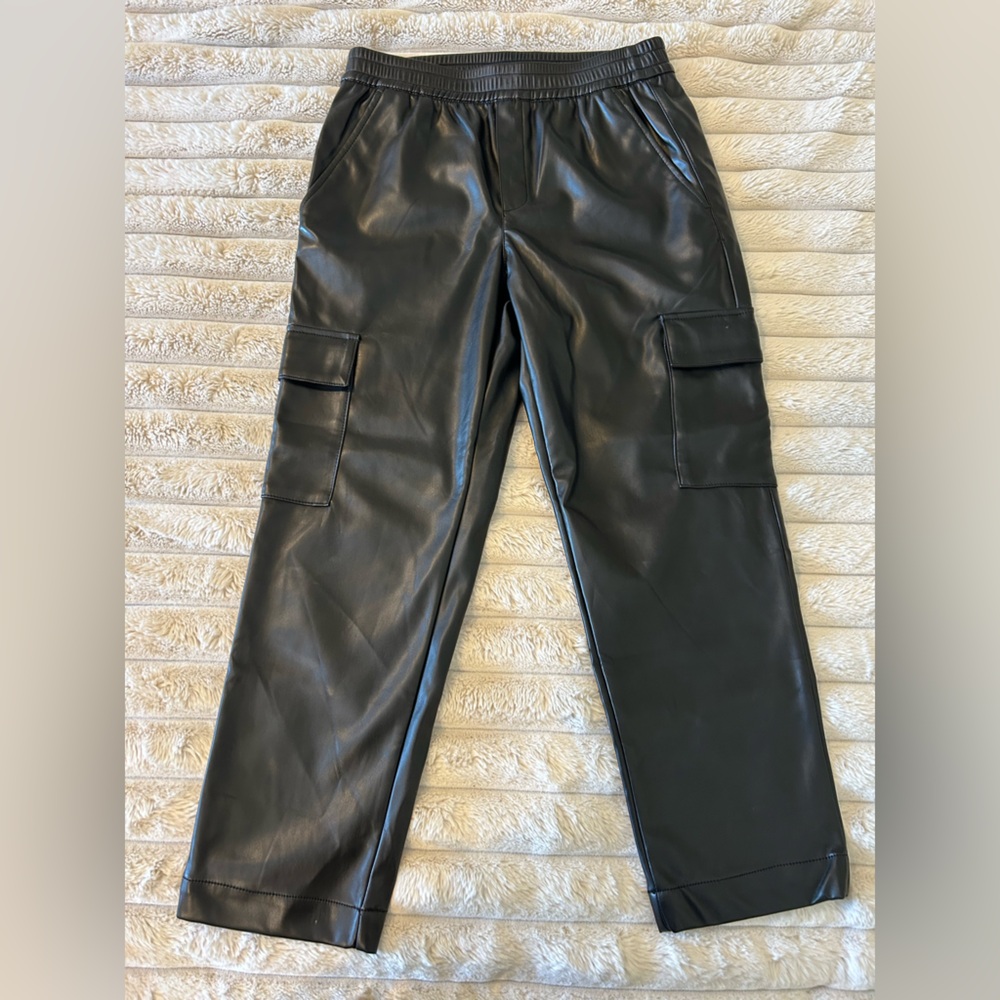 GAP faux leather cropped cargo-like pant